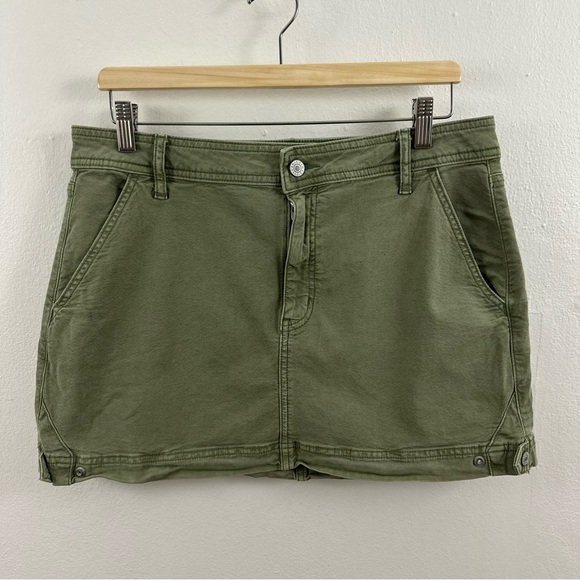 American Eagle Outfitters Dresses & Skirts - 2/$20 American Eagle Green Denim Skirt Women's Size 12